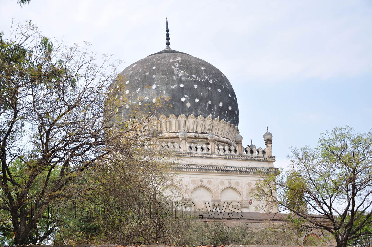Hayat Baksh Begum Tomb, she was the mother of Abdullah Qutb Shah