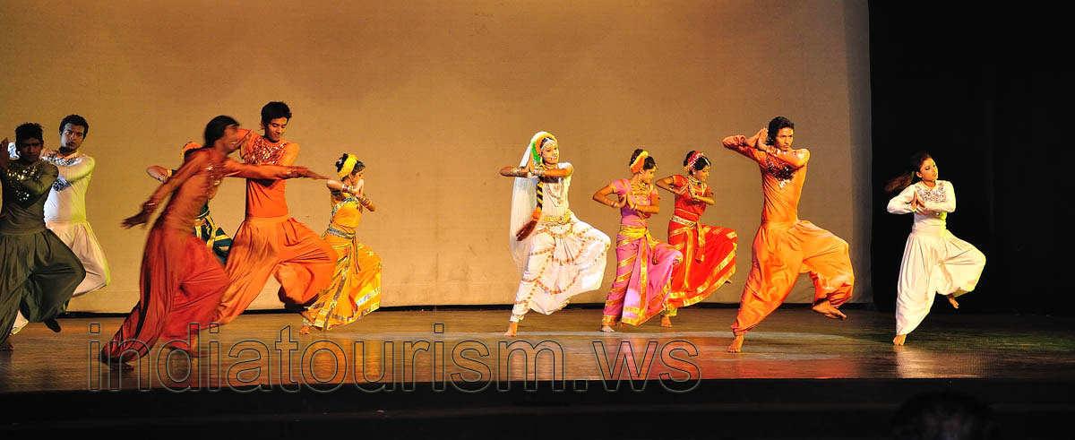 Spirit of Ramoji - rapid movements in the dance