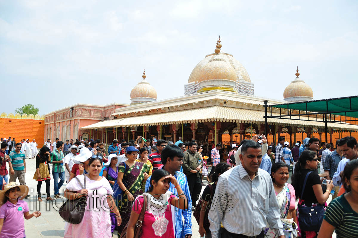 People go to the next part of the show