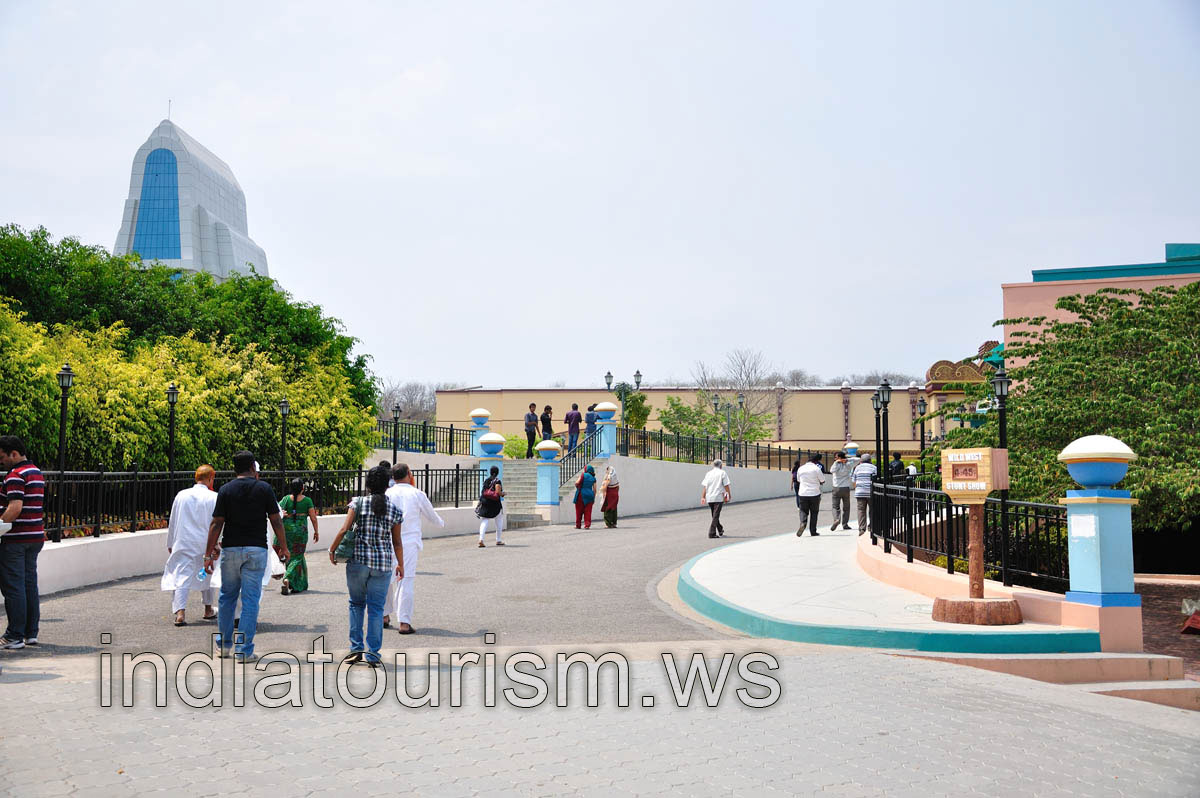 Road inside the Ramoji Movie Magic