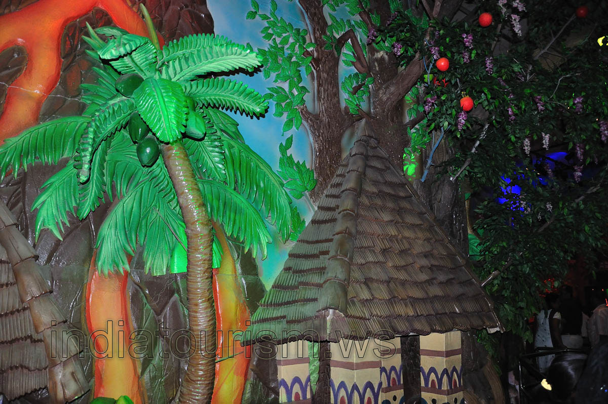 Filmi Duniya: an artificial palm tree