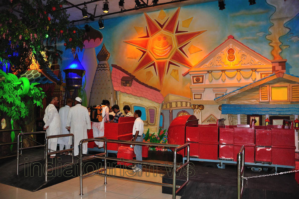 Filmi Duniya: train stop