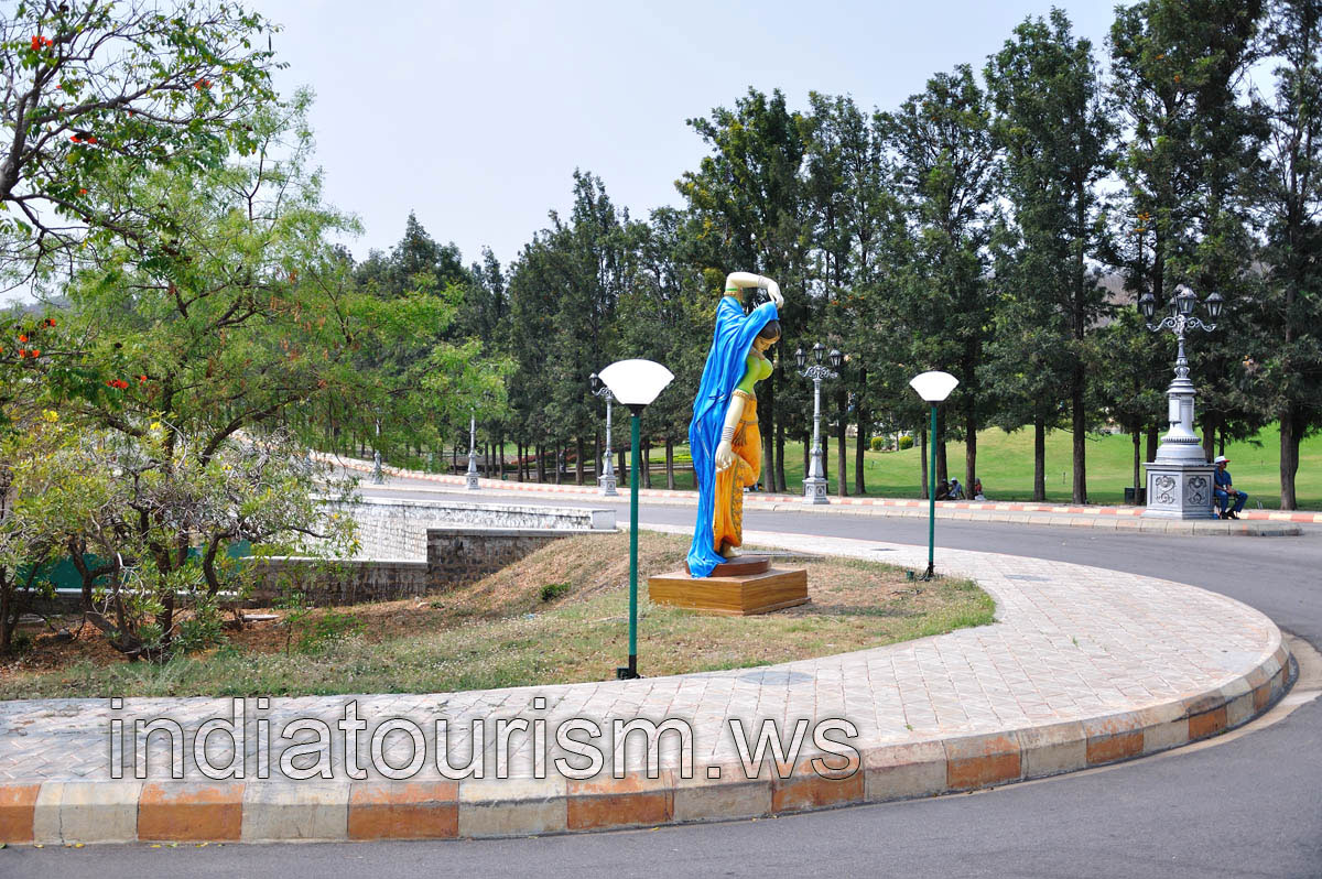 Statue of woman opposite the Angel's Fountain