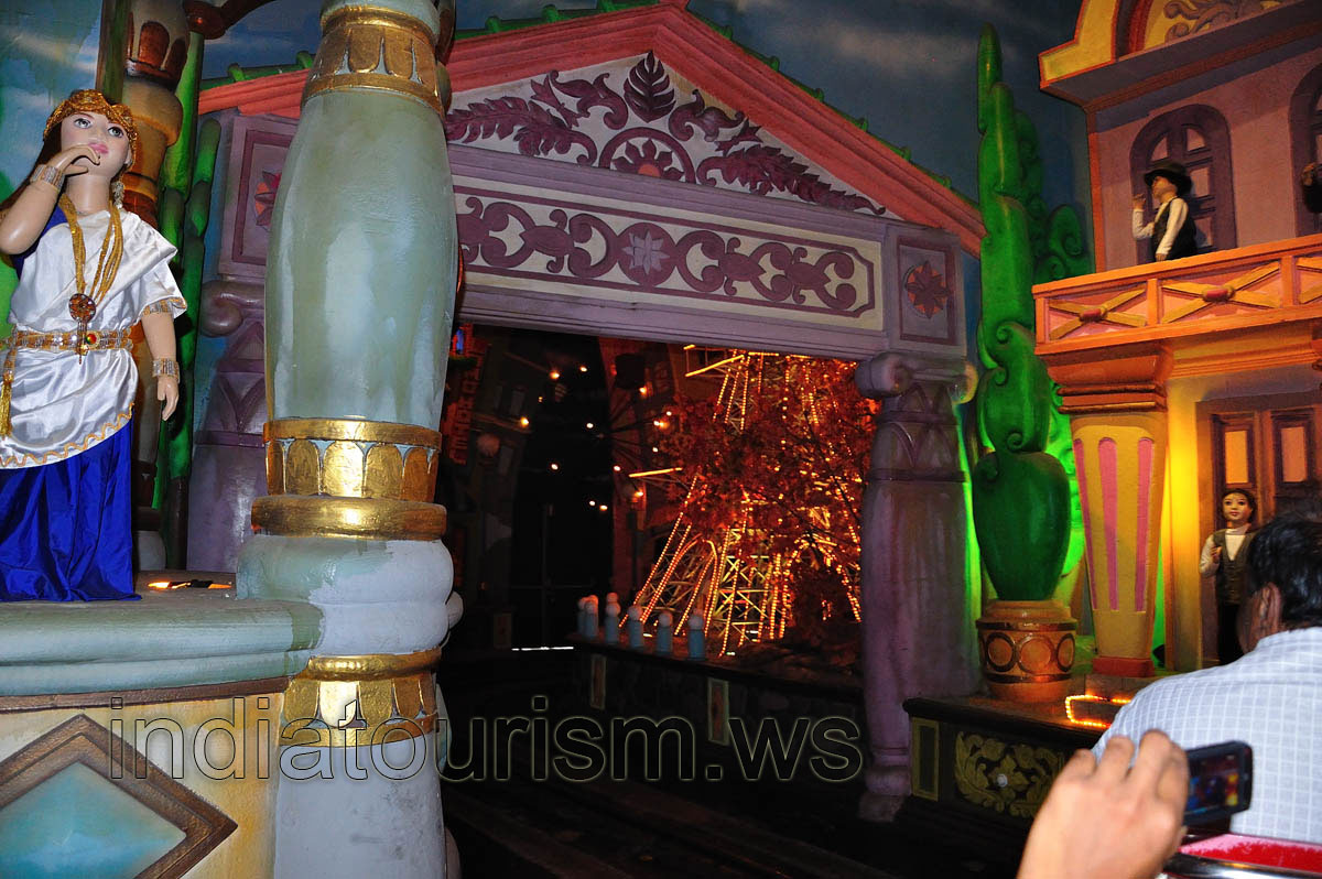 Filmi Duniya: Eiffel tower base