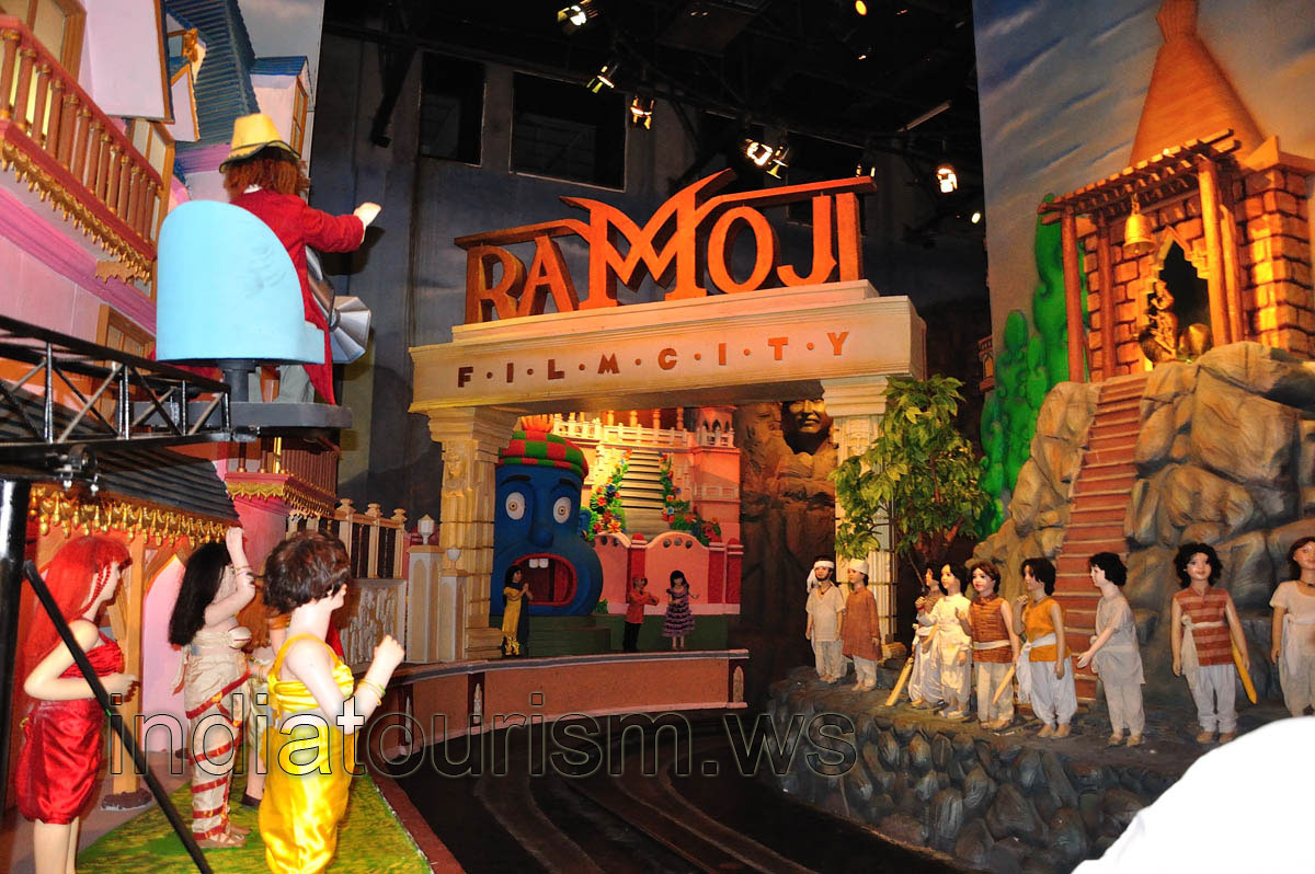 Filmi Duniya: maquette of the Ramoji Film City