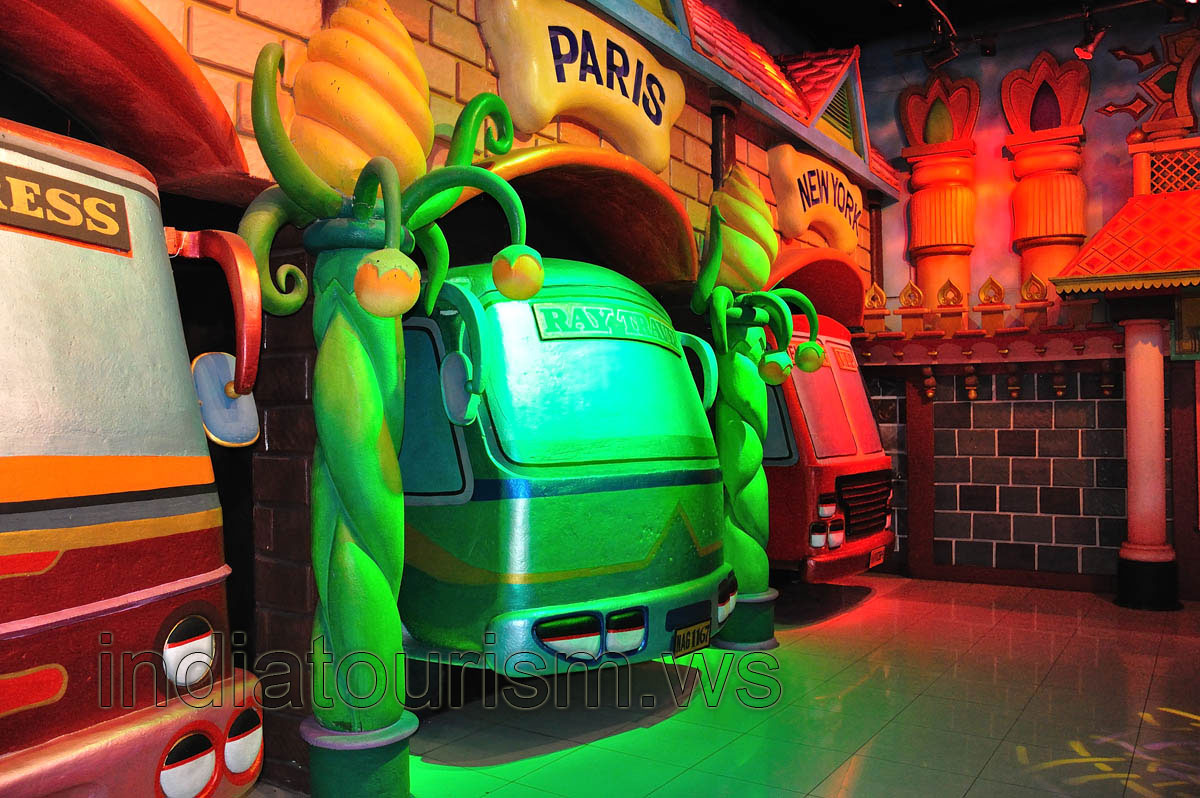 Filmi Duniya: green and red buses