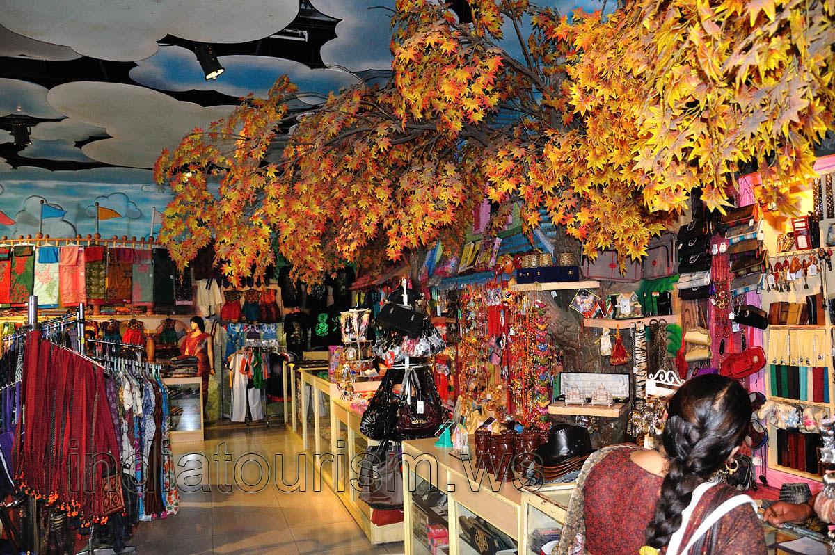 Filmi Duniya: souvenir shop is adorned with autumn leaves