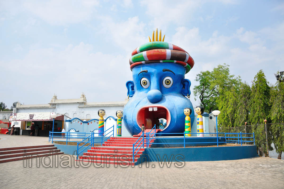 Fundustan: Dadajinn at the entrance