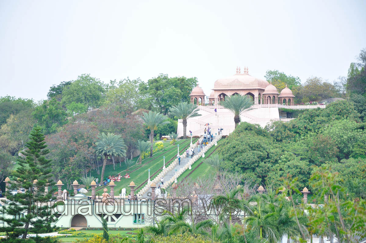People go up to the Hawa mahal