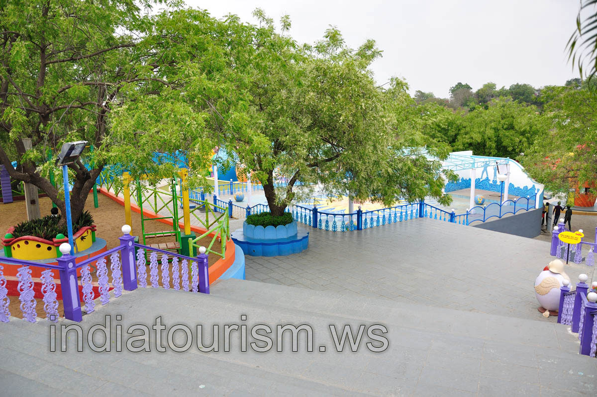 Fundustan: stairs down to the Borasura