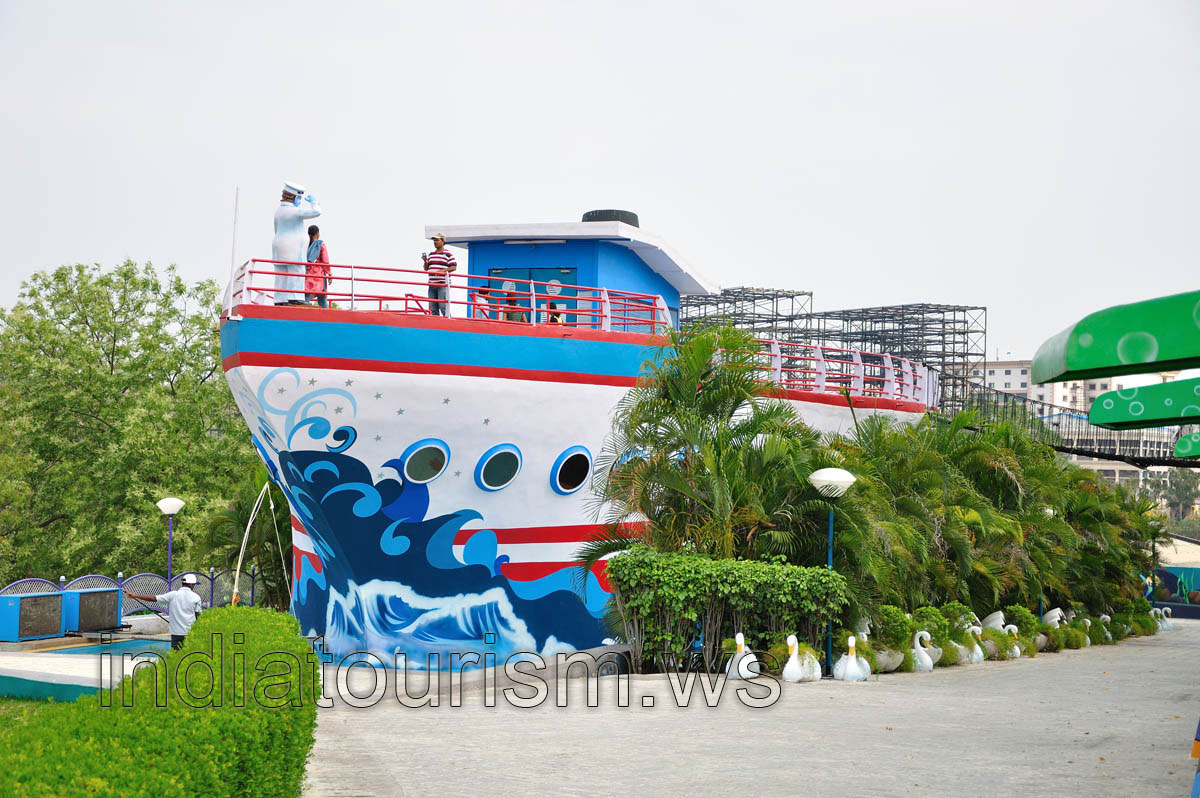 Fundustan: bow of the ship