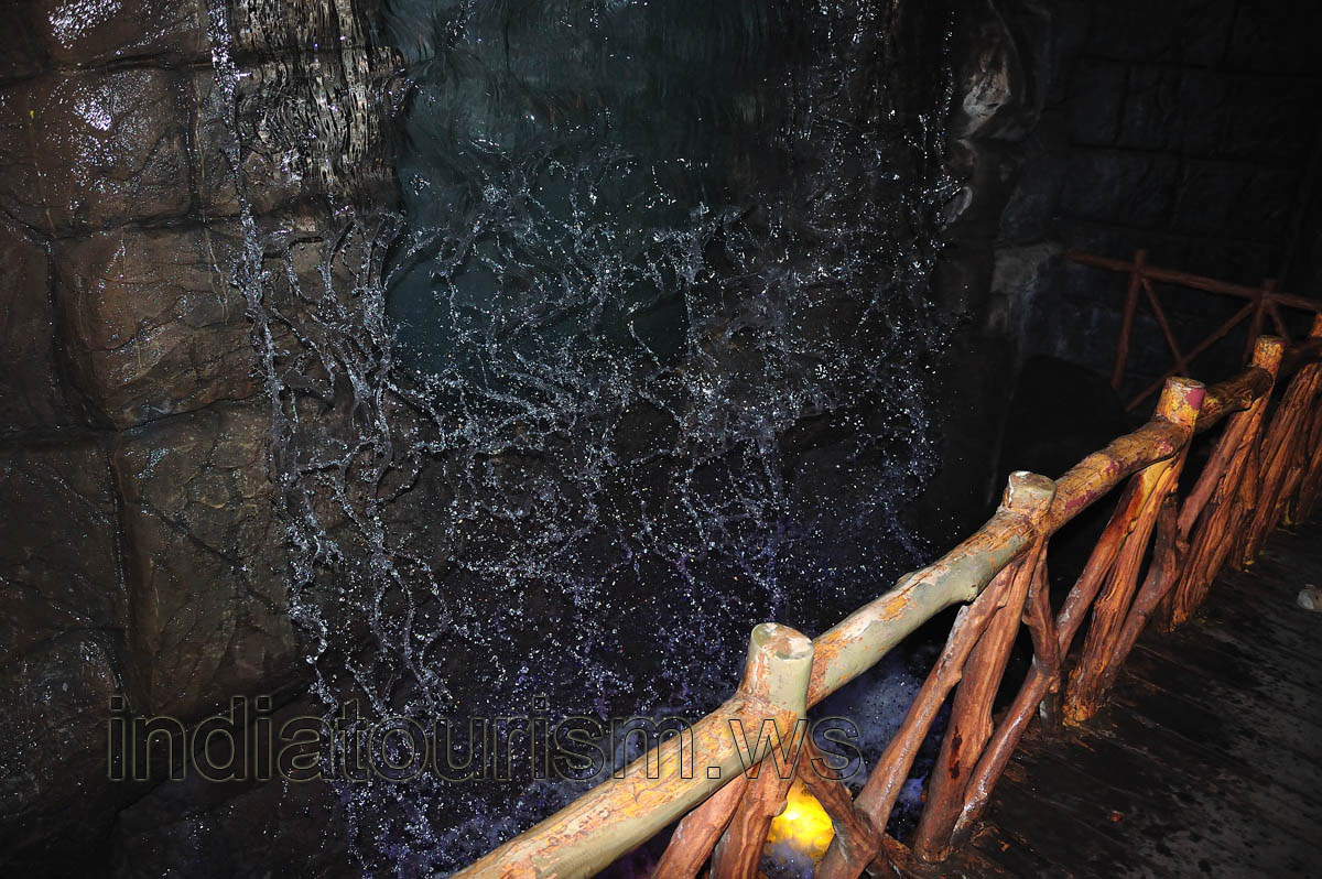 Borasura: the construction of this waterfall is over my head