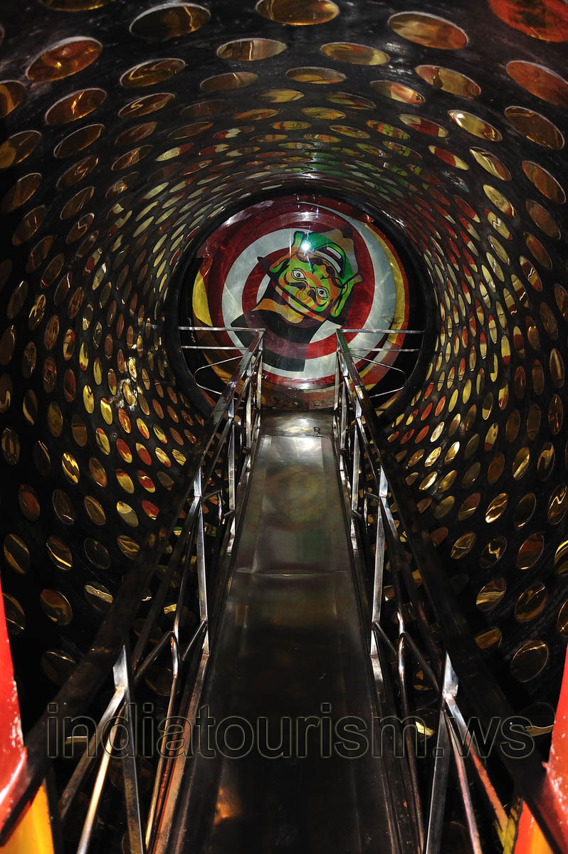 Borasura: it is hard to go straight by this path