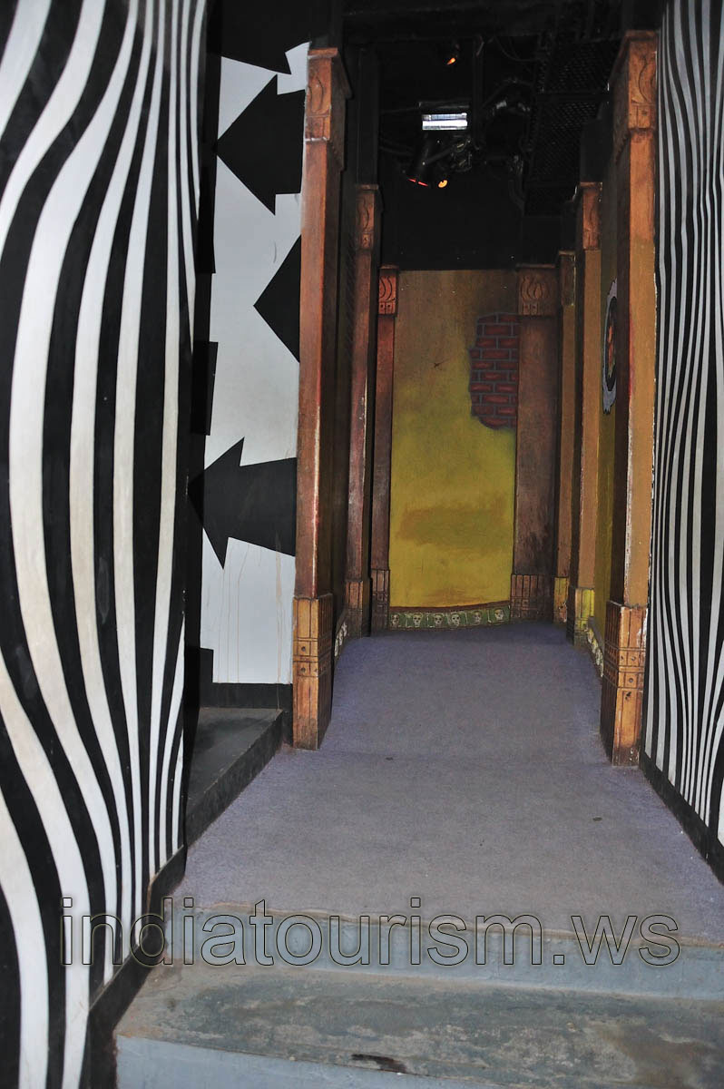 Borasura: left turn to the next room