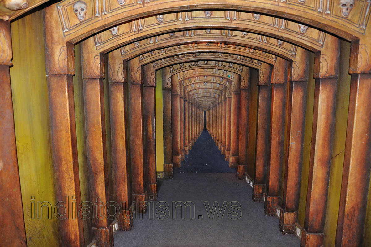 Borasura: this room has no end