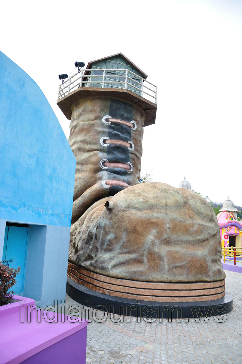 Wonderville (Toyland): house with the shape of a boot