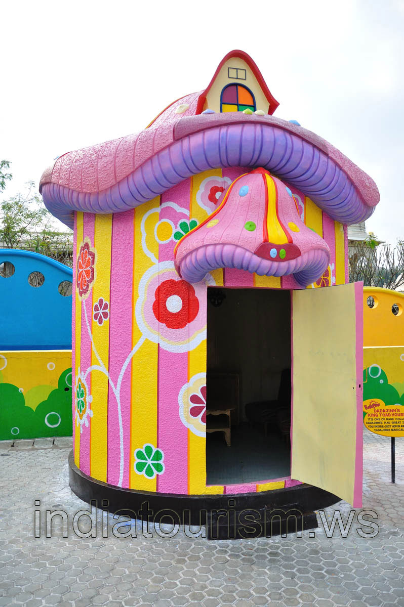 Wonderville (Toyland): Dadajinn's king toad house