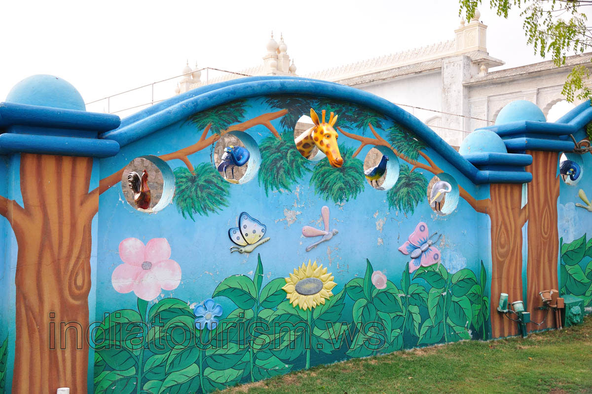 Element of the wall inside the Fundustan