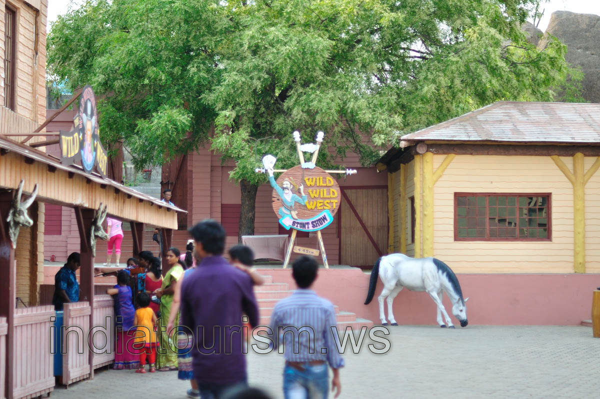 Wild wild west - entrance to the Stunt show