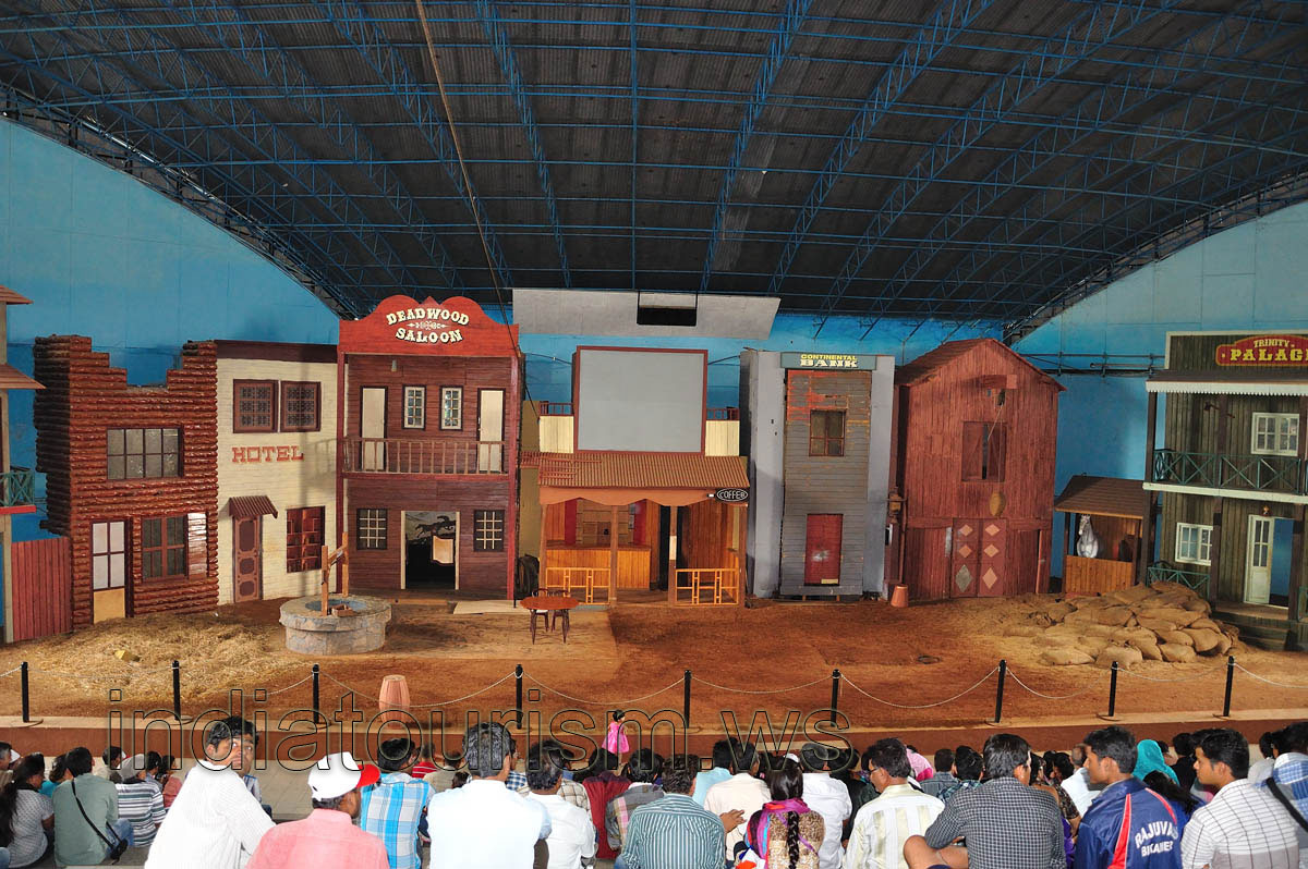 Stunt show will begin before long!