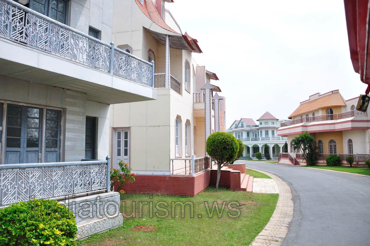 Princess Street - narrow and smooth road