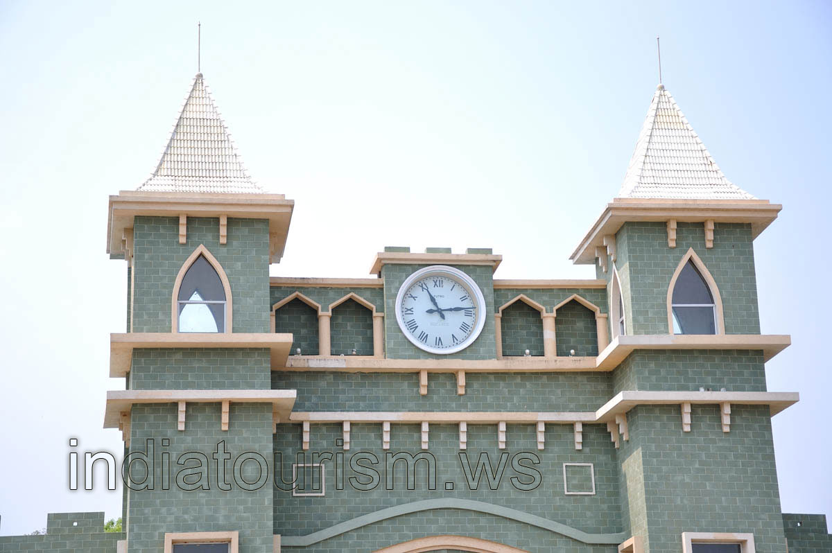 Clock of the Dil Se restaurant