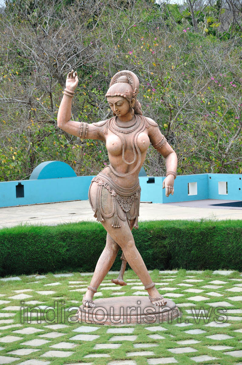 Statue of the half-nude woman