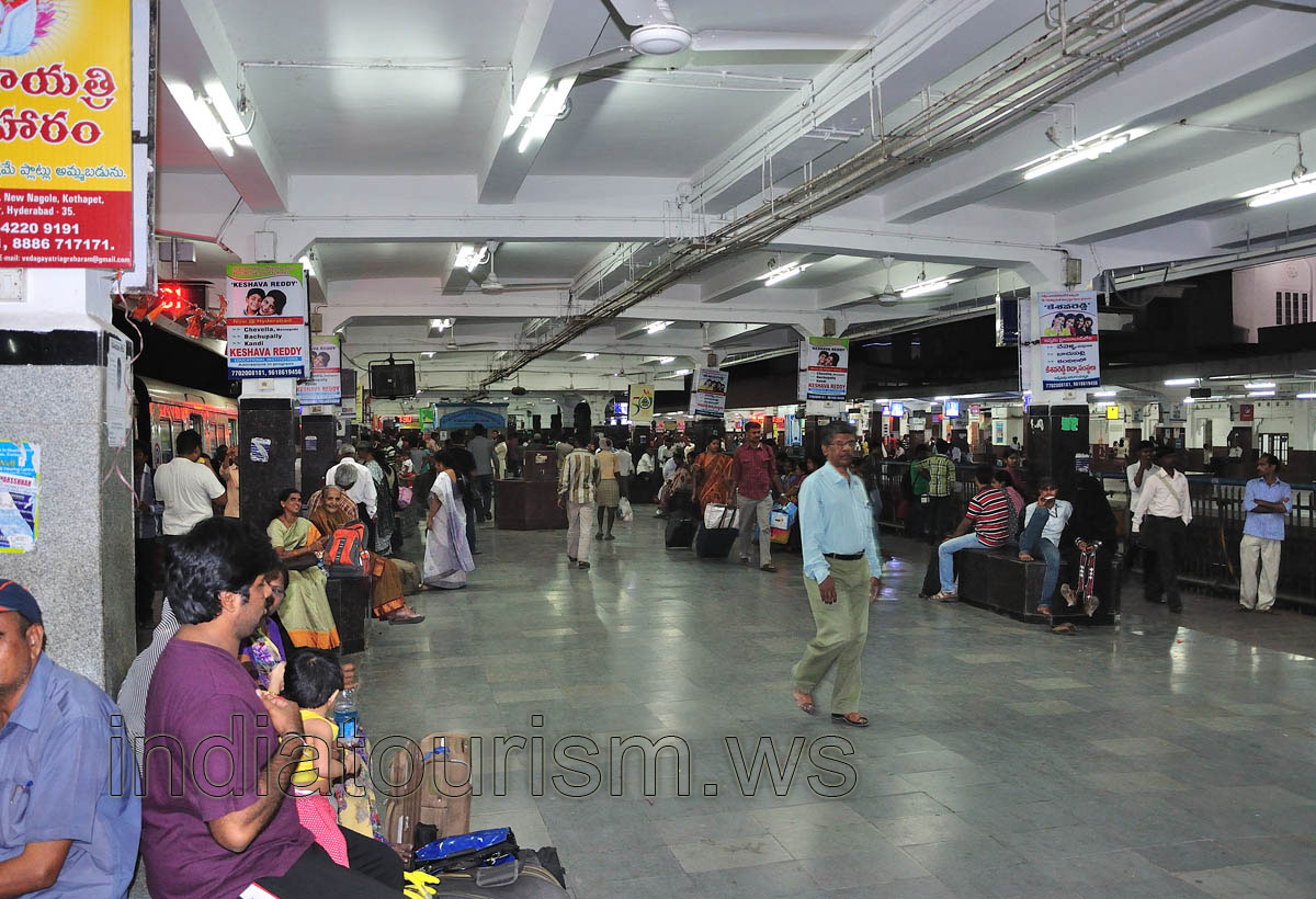 Kachiguda railway station, platform