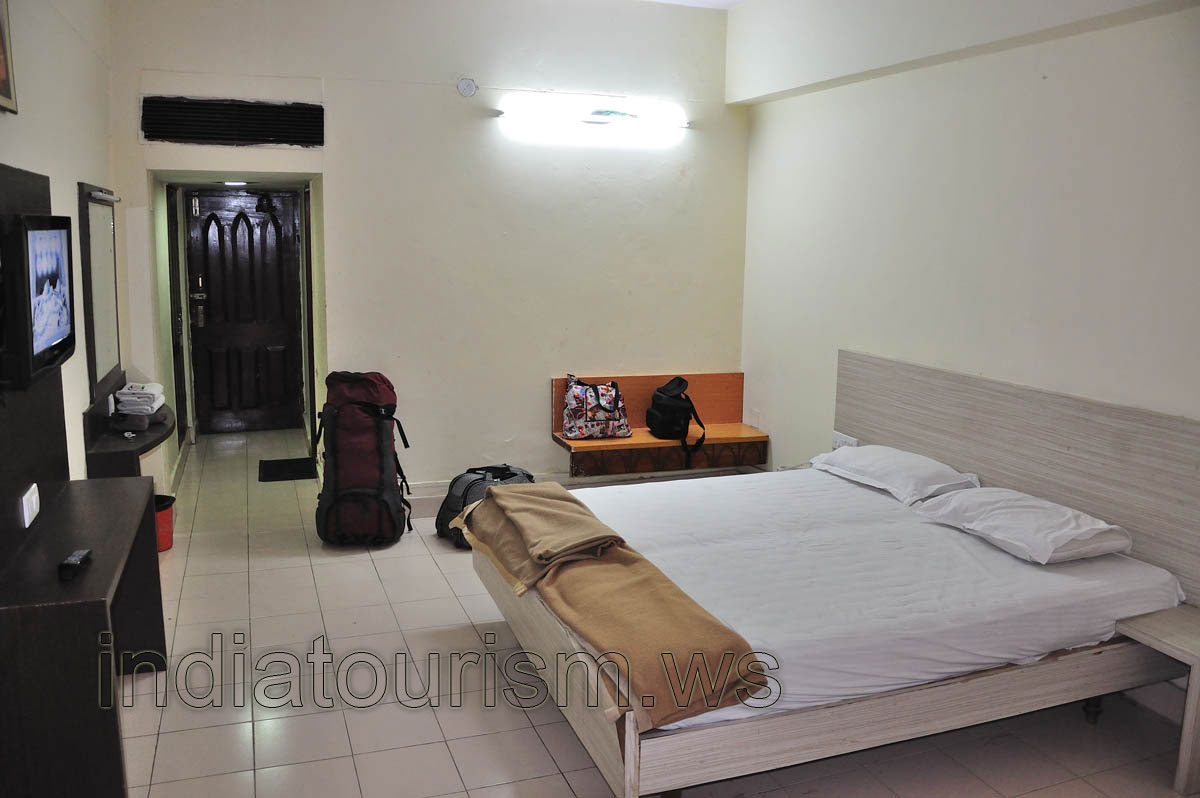 Hotel Mandakini Jaya International, large double room for 1350 rupees