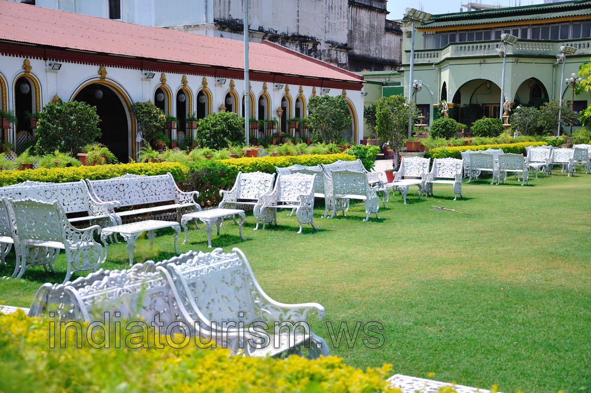 Windsor Gardens, benches