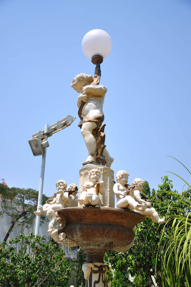Windsor Gardens, lantern decorated with sculptures of boys