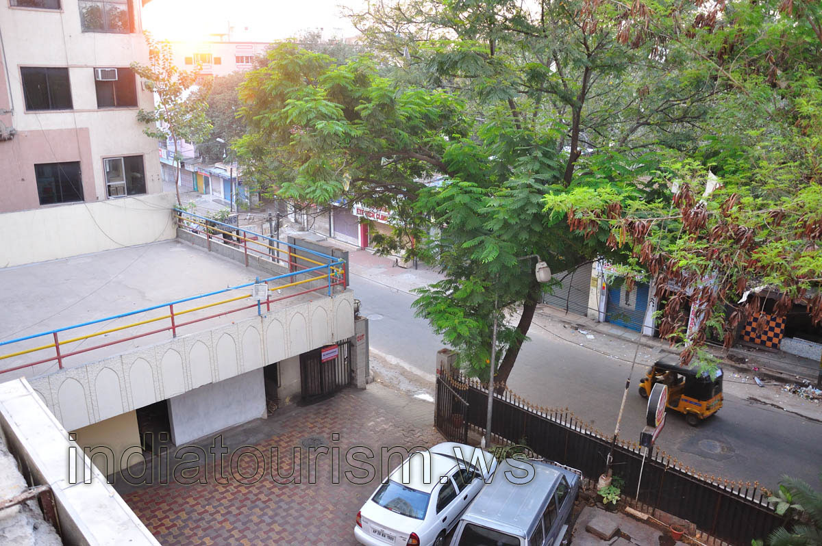 Hotel Mandakini Jaya International, parking area