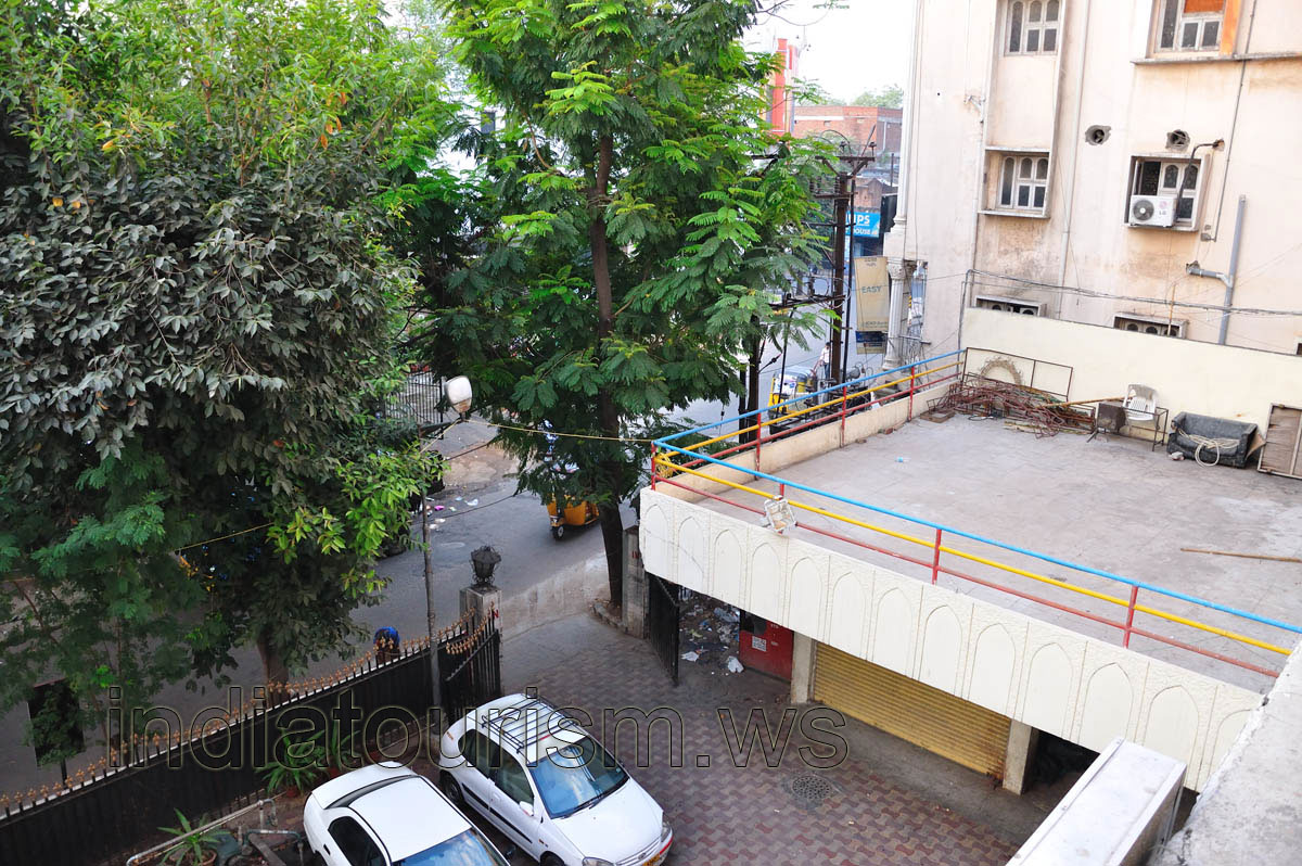 Hotel Mandakini Jaya International, entrance gate