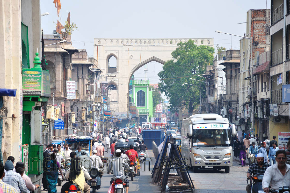 A busy street is adjacent to Charminar