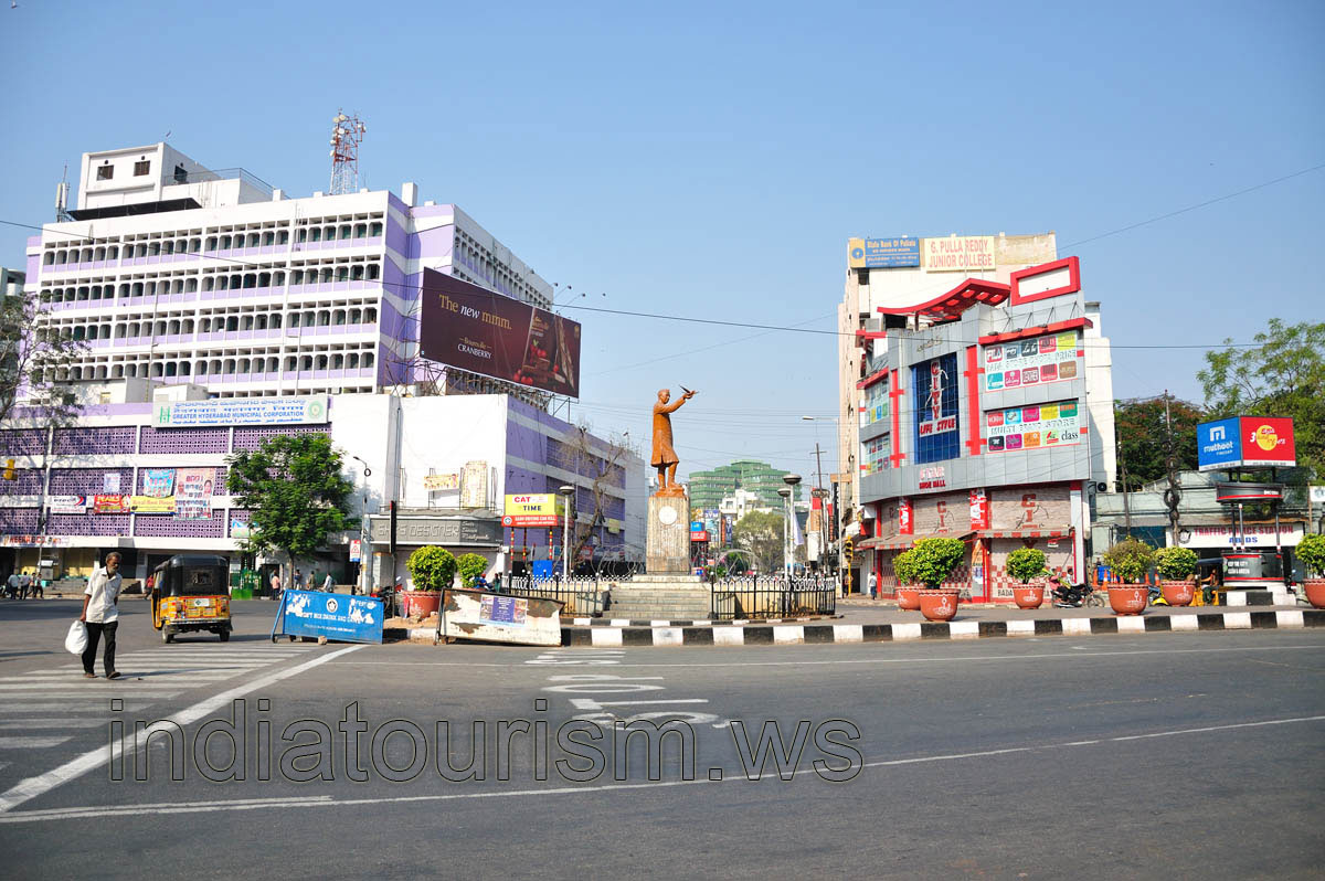 Abids circle with the Nehru statue