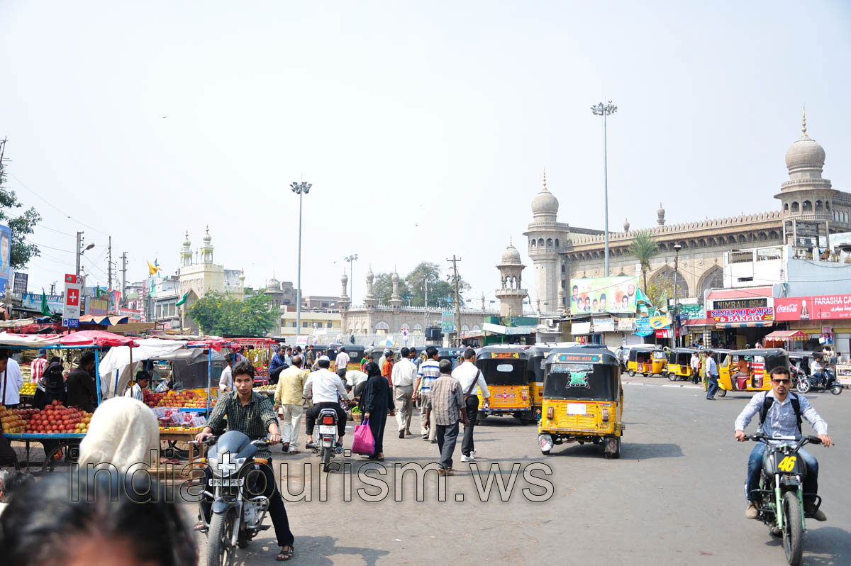 Road between Charminar and Mecca Masjid