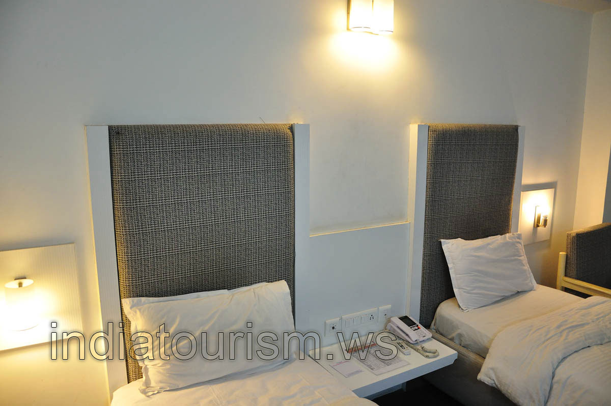 Hotel Mandakini Jaya International, two beds in a double room