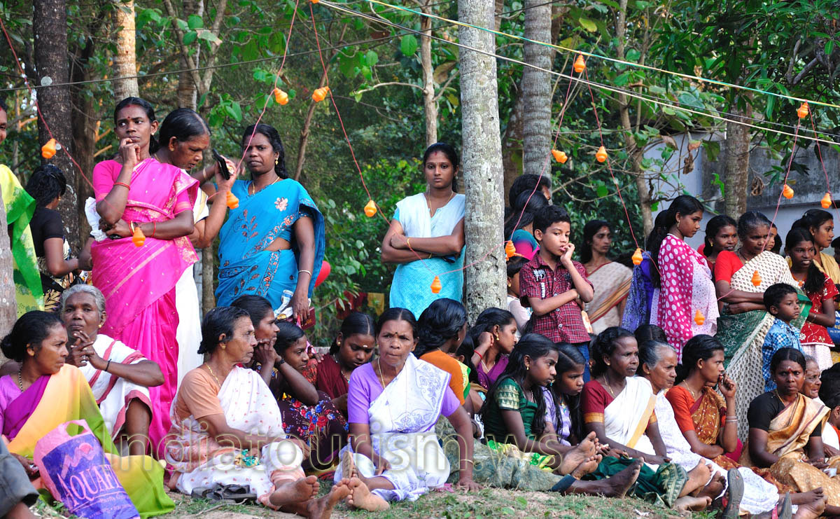 indian women sitting on ground before the festival