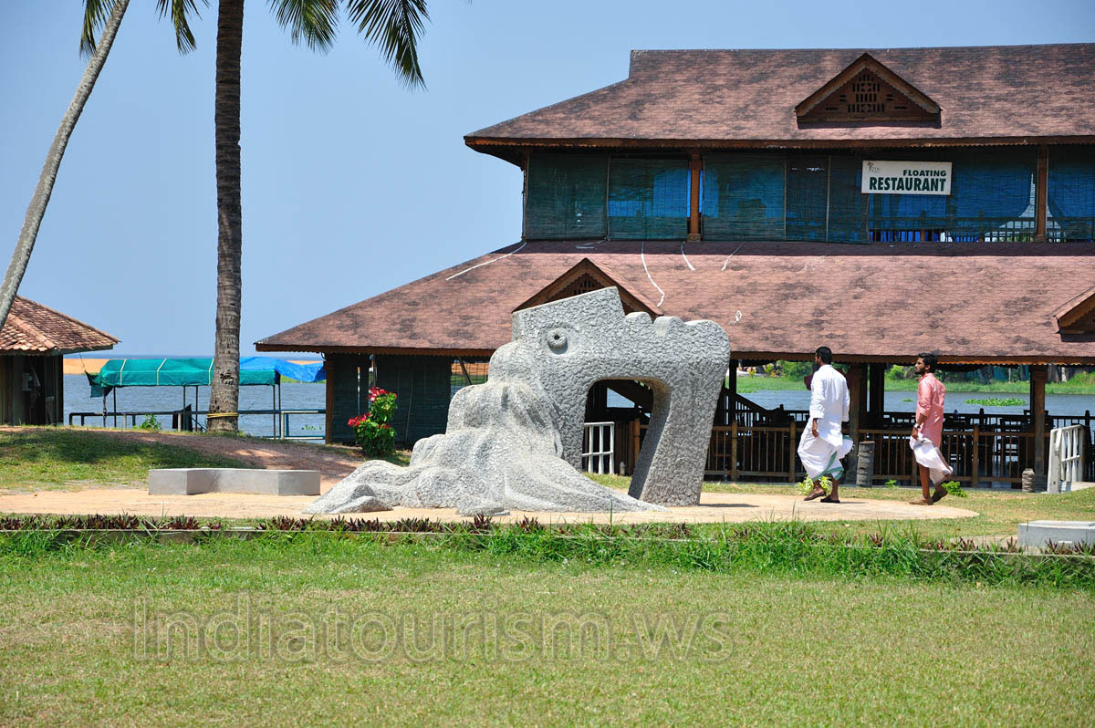 The 'woman's face' sculpture of Kanai Kunjiraman