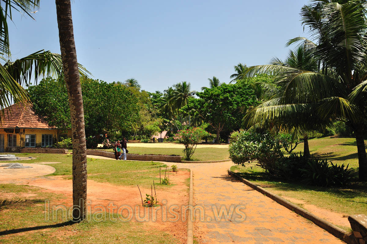 The area of Veli Tourist Village is near to the Thiruvananthapuram central railway station