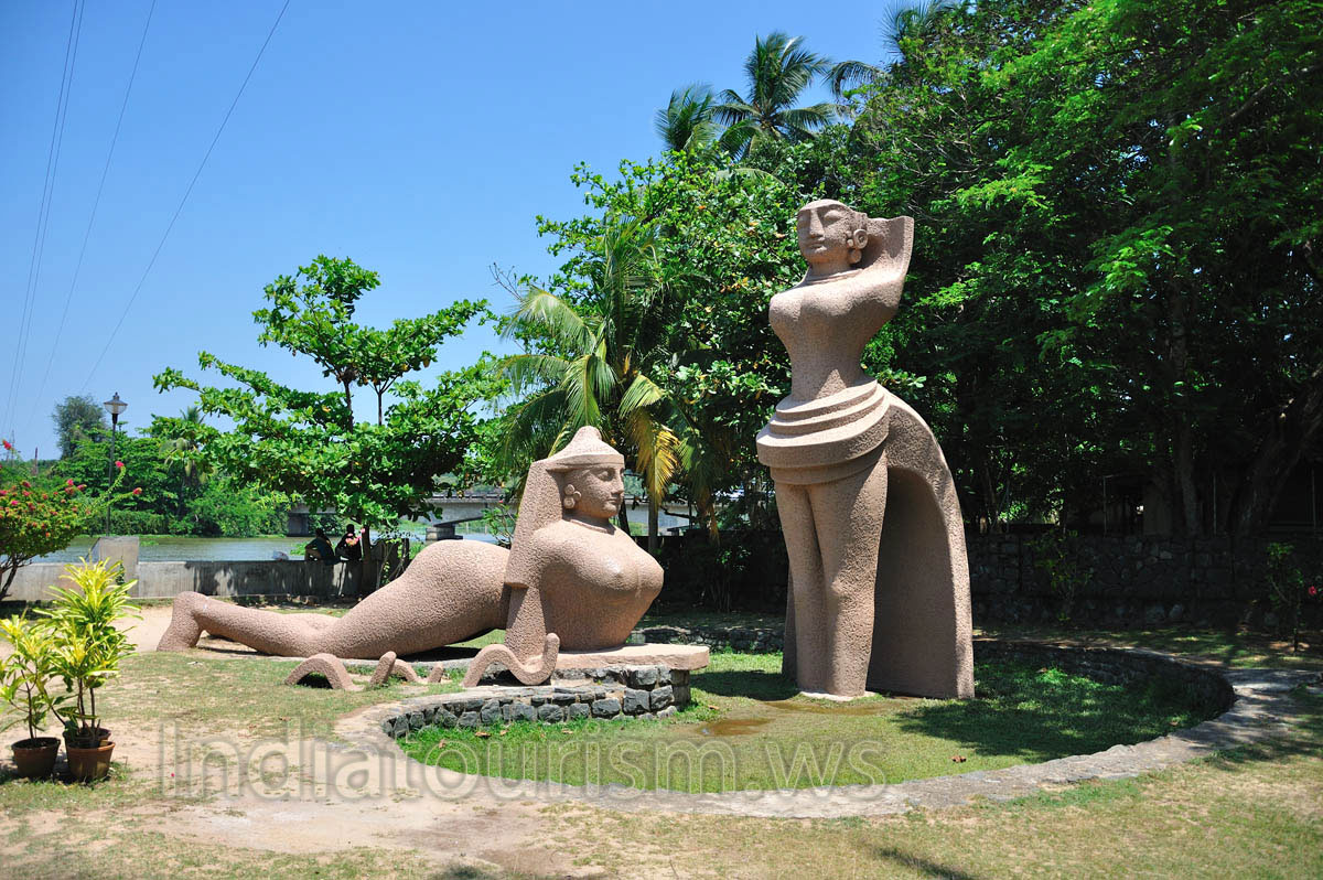 beautiful sculptures of women