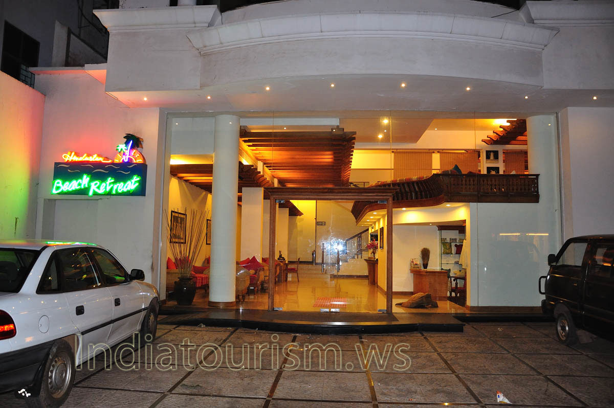 entrance to Hindustan Beach Retreat