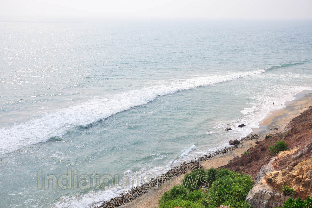 blue, green and brown colors of the evening varkala beach