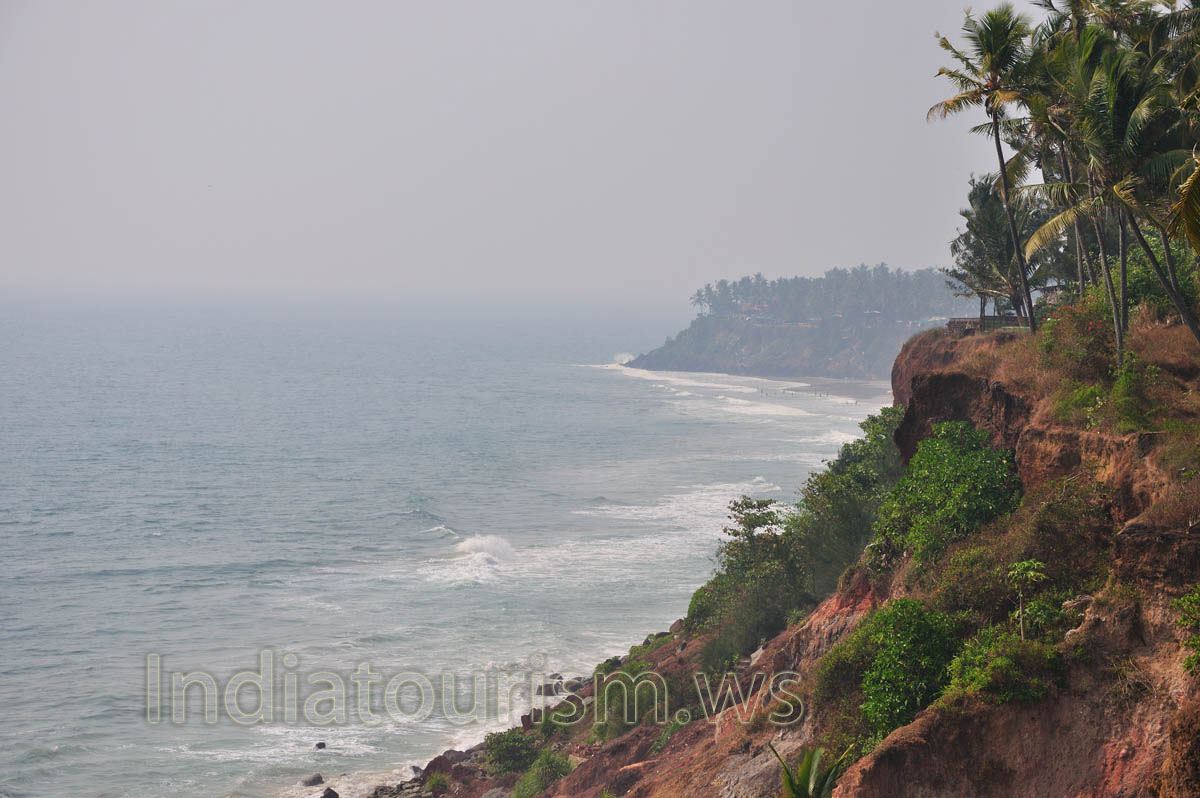 view of the varkala beach from the south