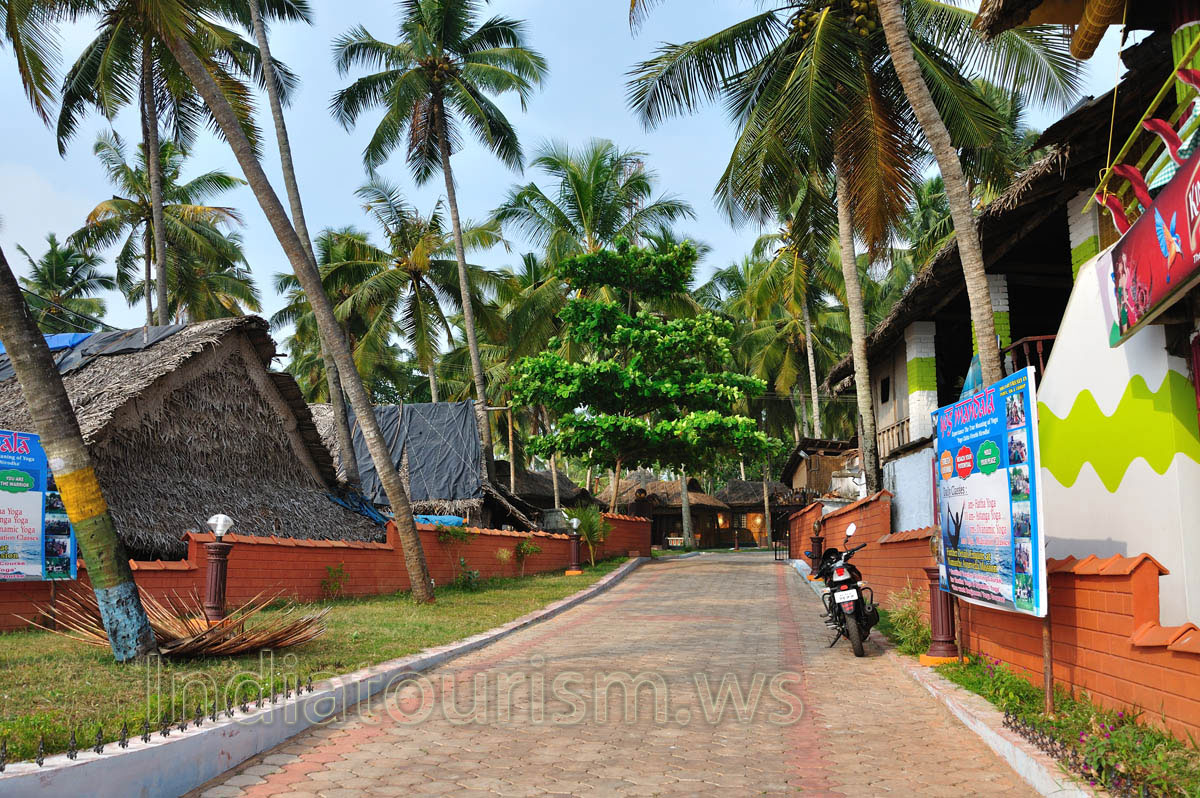 this lane leads to the tourist homes on the northern cliff