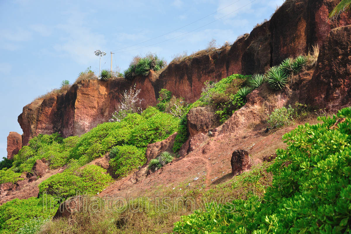 this cliff is placed over the varkala beach