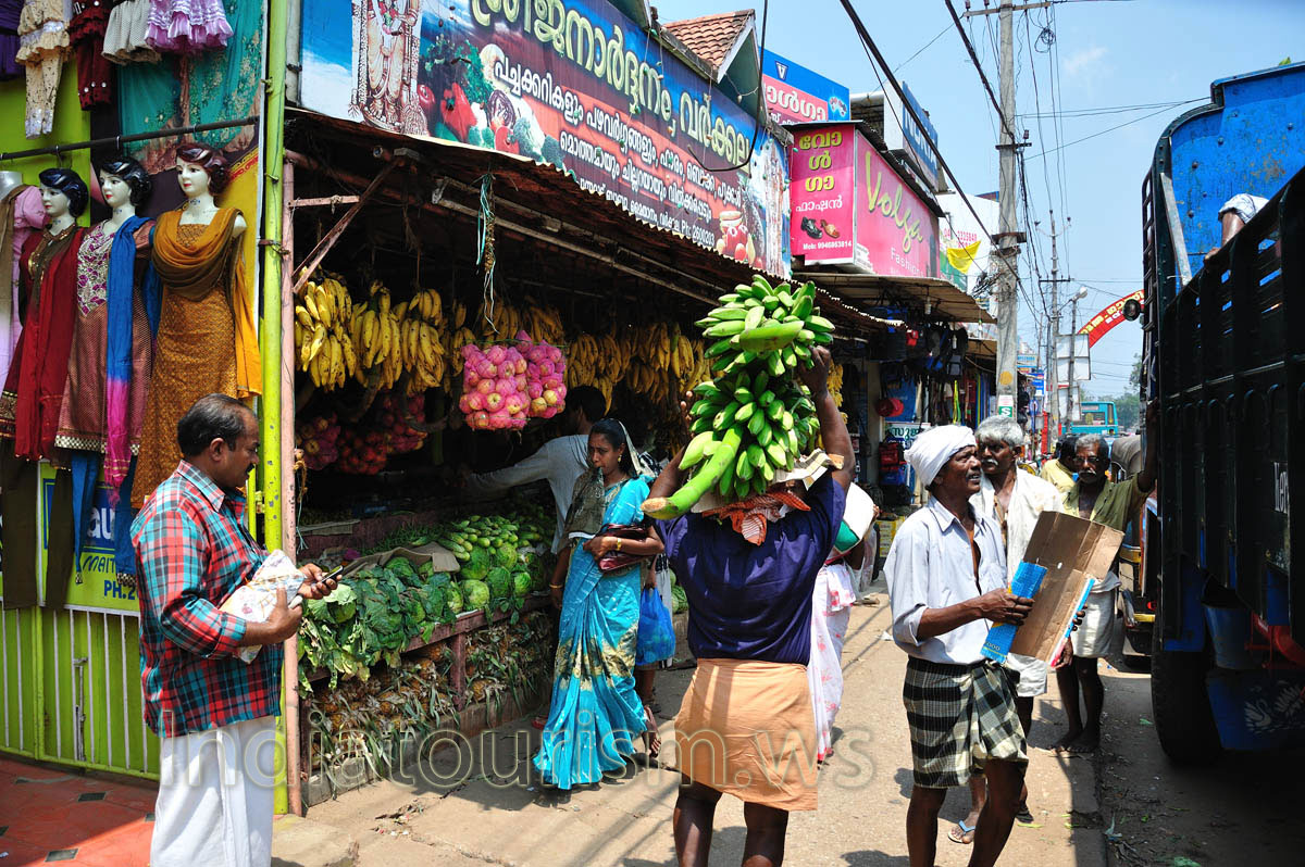 popular shop with many vegetables and fruits