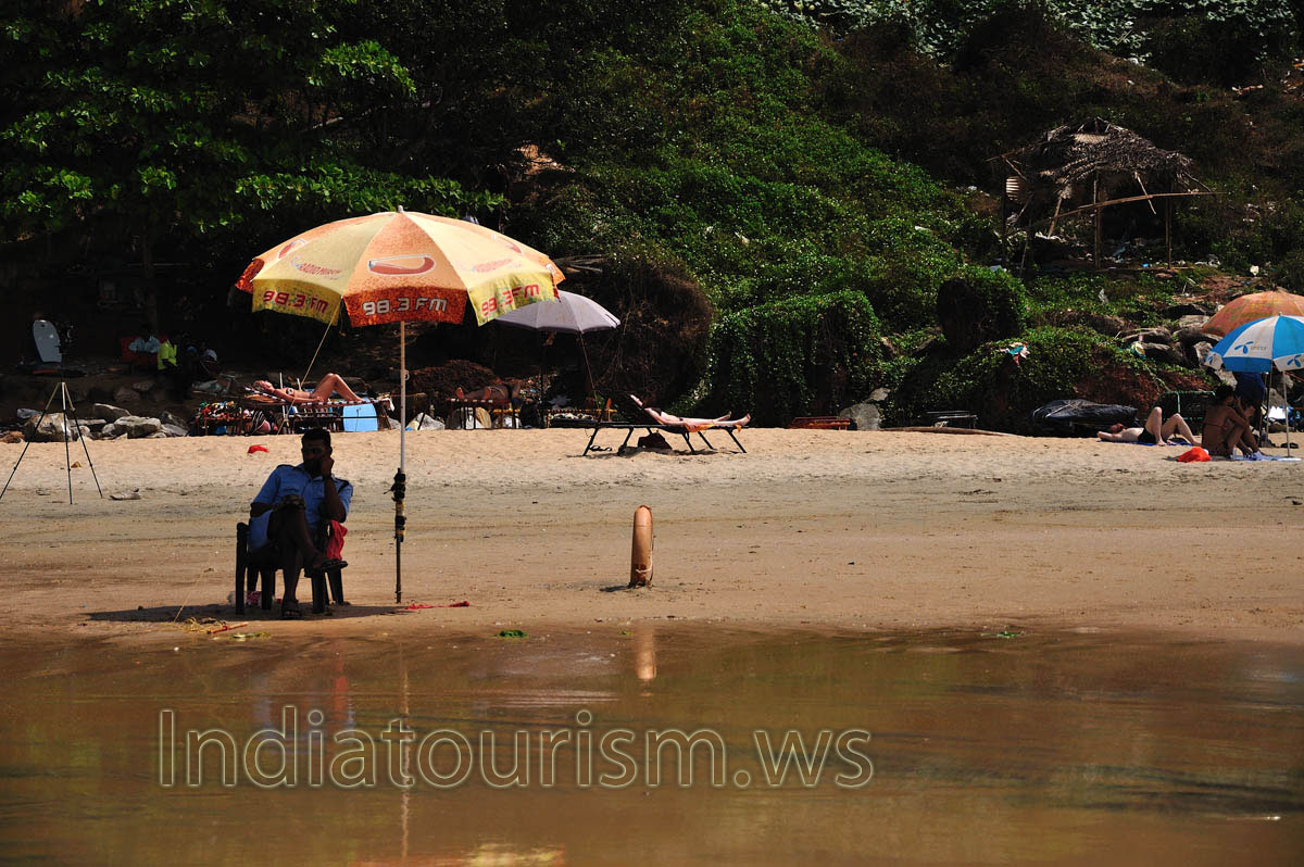 indian observer under the parasol
