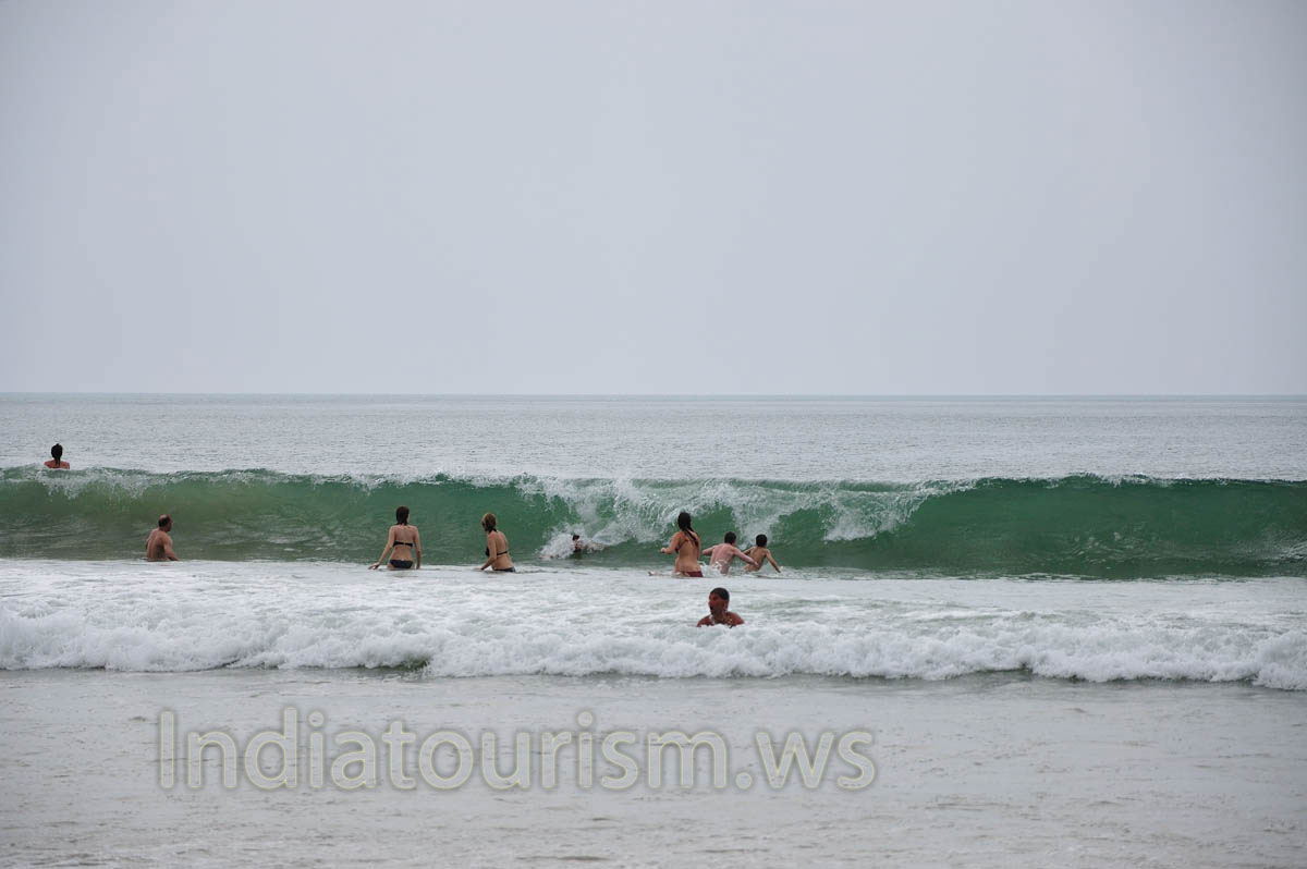 It is necessary to accurately dive under the wave