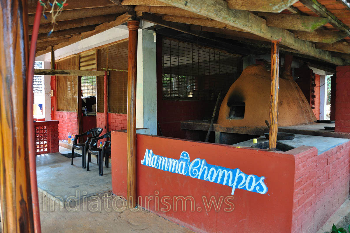 Mamachompus restaurant
